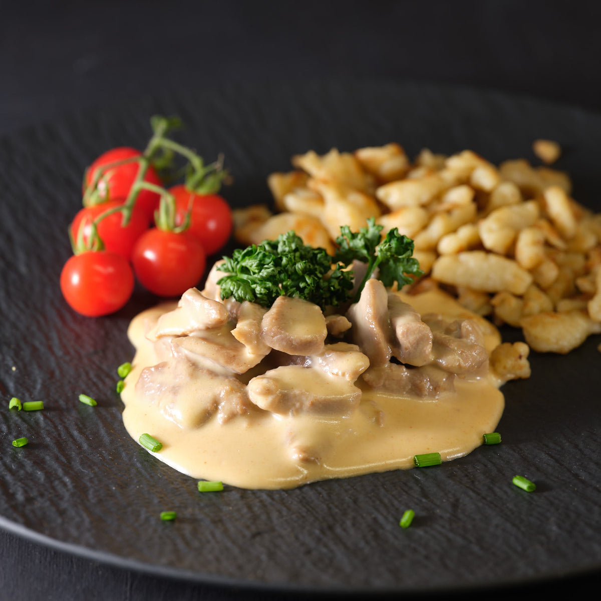 KALBSRAHMGESCHNETZELTES GEKOCHT